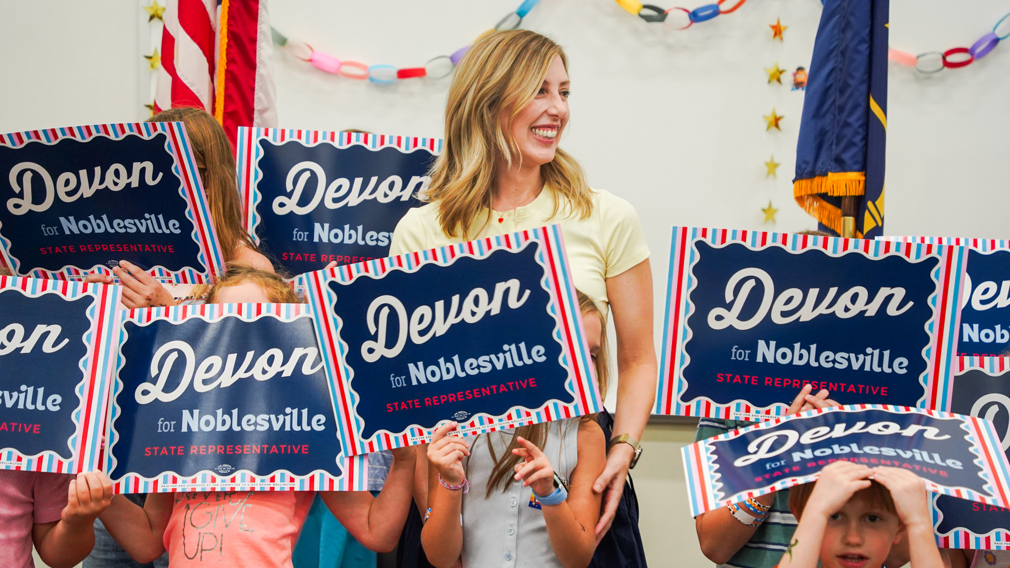 Devon Wellington at a campaign yard-sign event